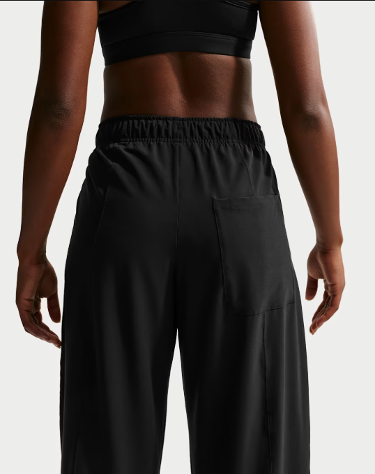 Quần thể thao Nike