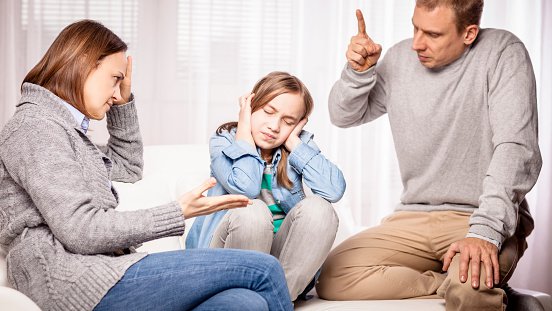Cha mẹ xung đột tác động tiêu cực đến trẻ thế nào?