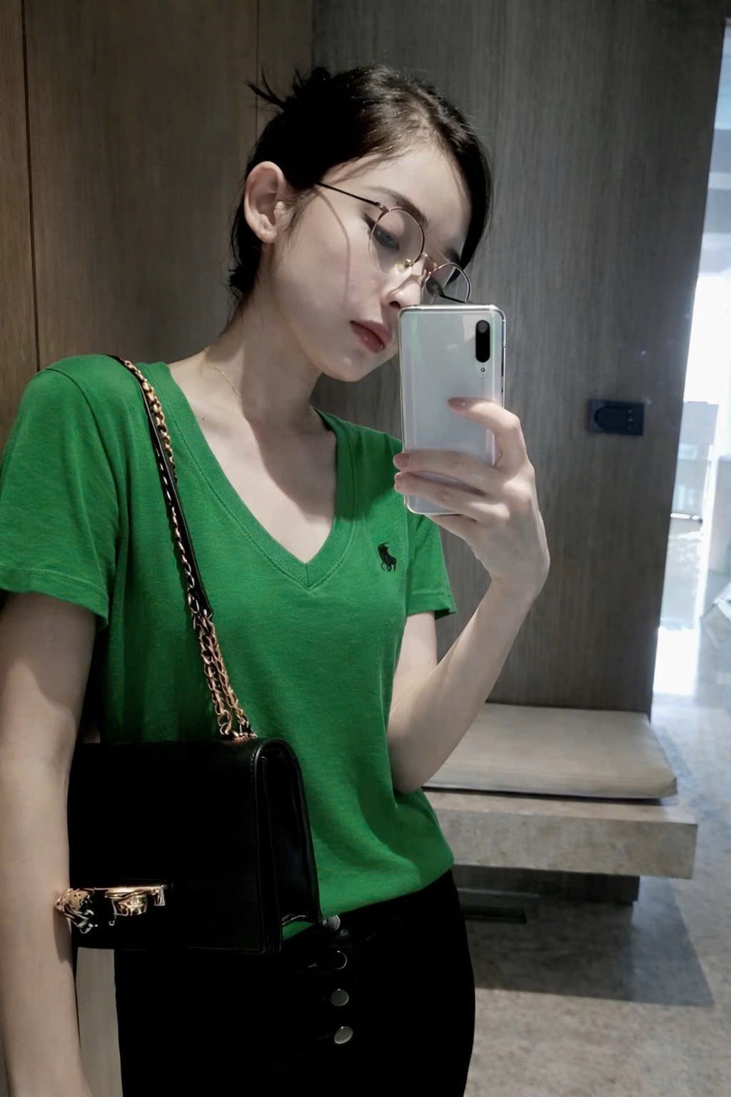 A561-Áo thun cổ tim màu xanh đủ tem