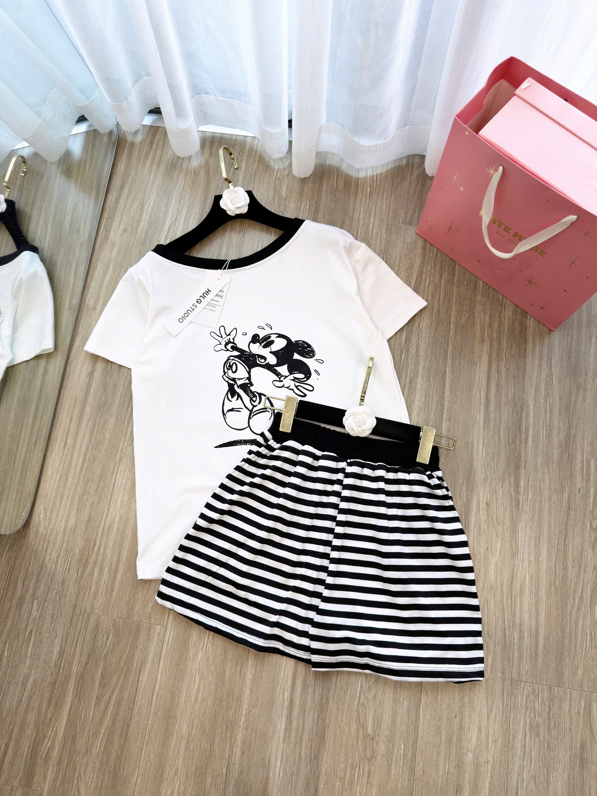 Set956- Set lêch vai áo thun trắng mix quần kẻ