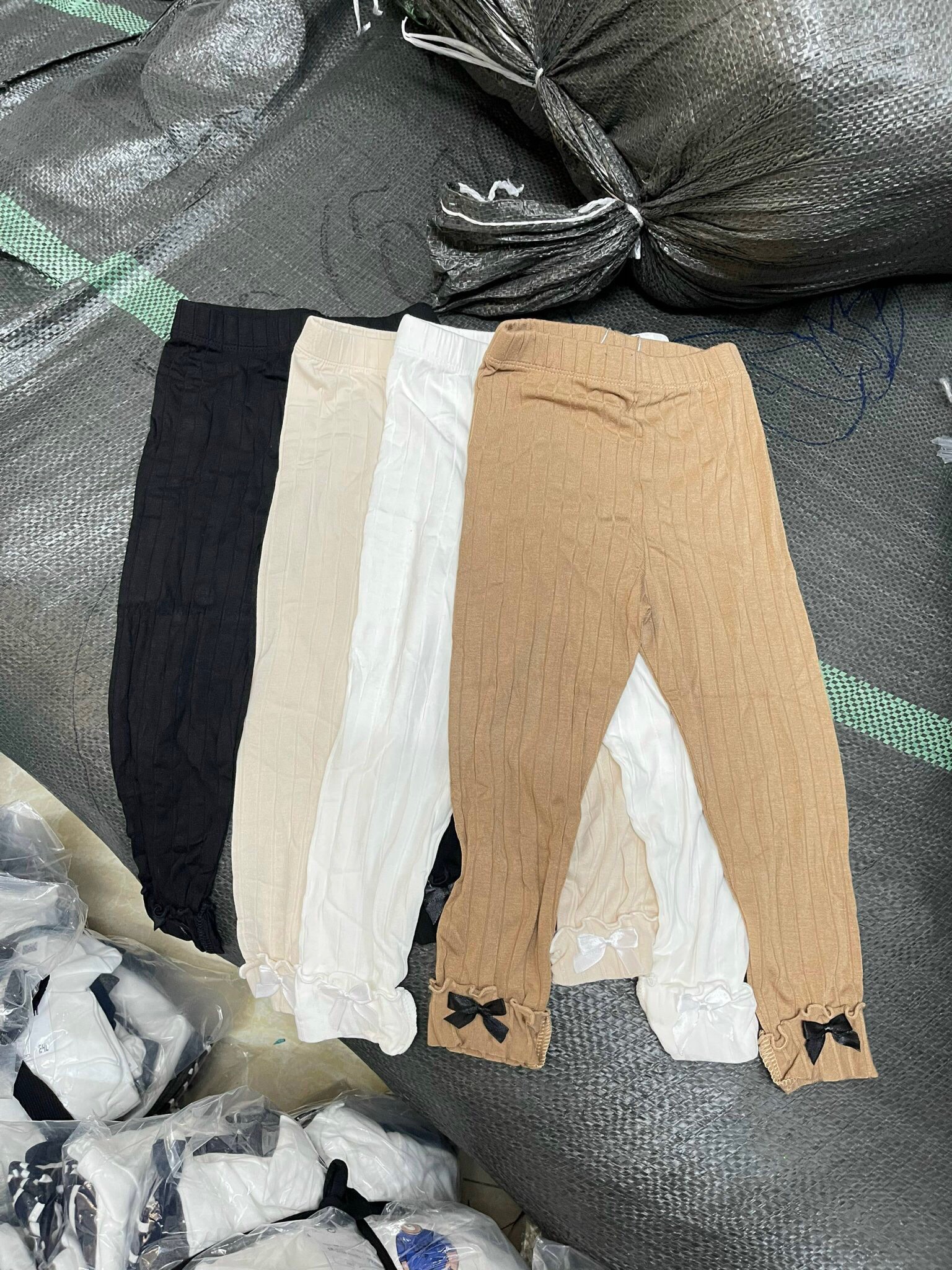 CB068- Combo quần 4 legging nơ đen trẻ em VNXK