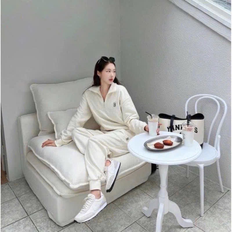 Set805- Set nỉ bông trắng chữ B thêu dáng bo chun cổ khoá