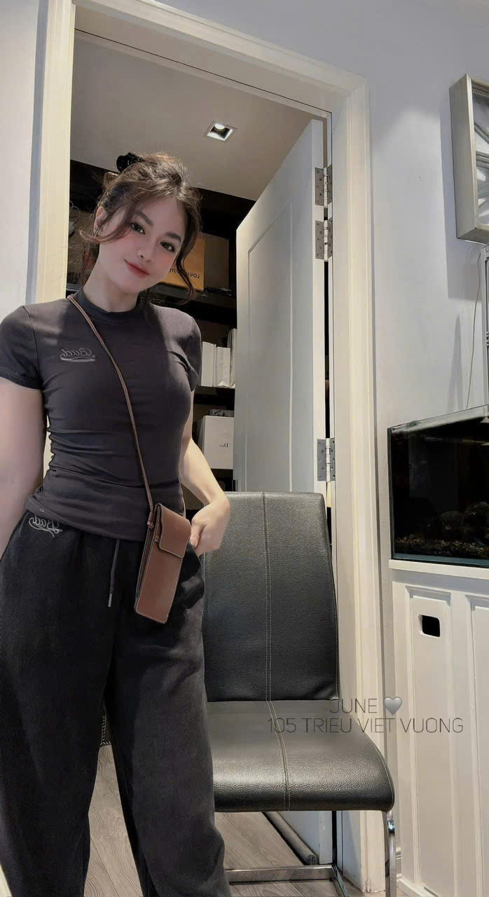 SET481-Set bộ chữ thêu BAD tăm nhung màu ghi đậm quần bom