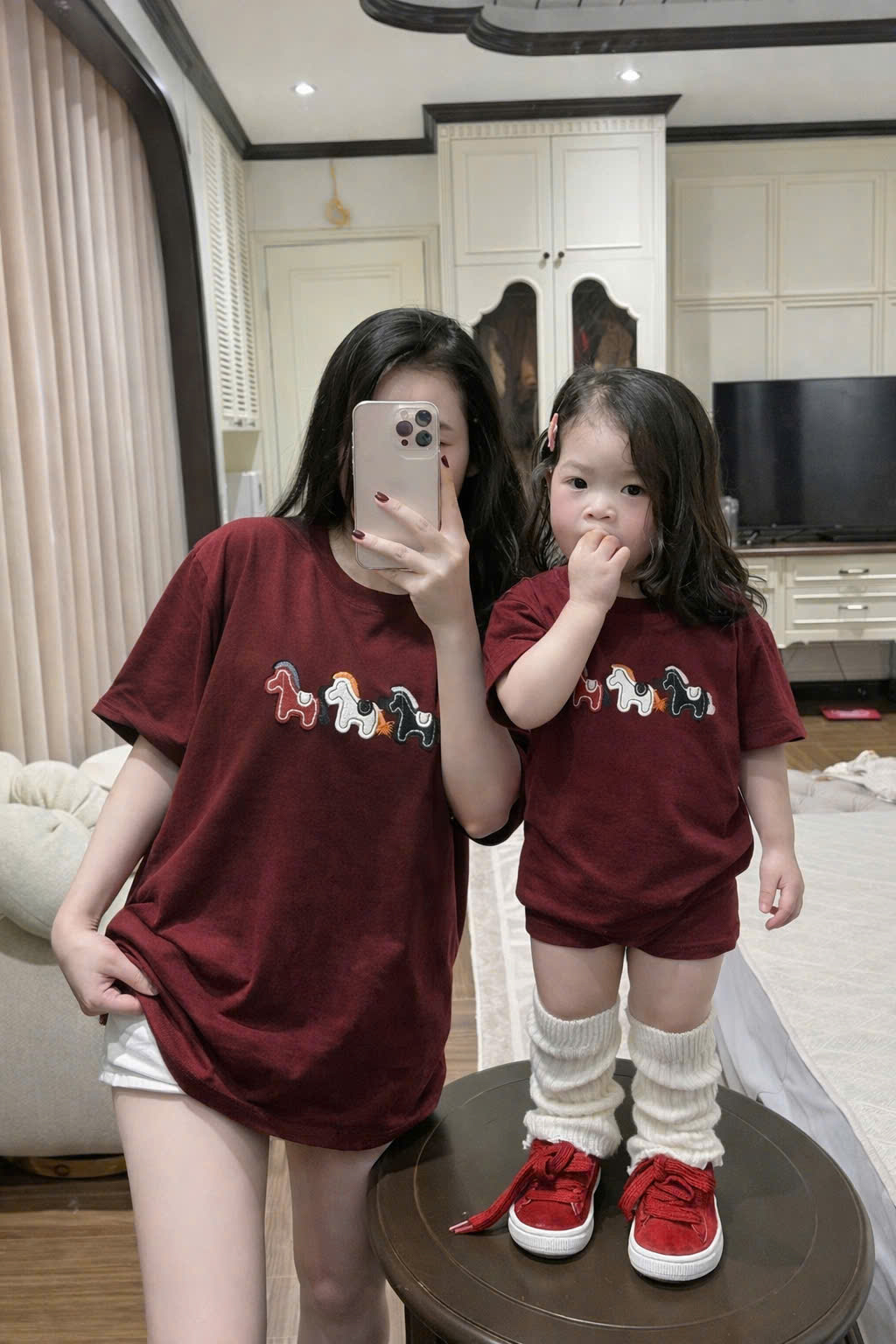 A565-Áo thun suông thêu ngựa mẹ và bé