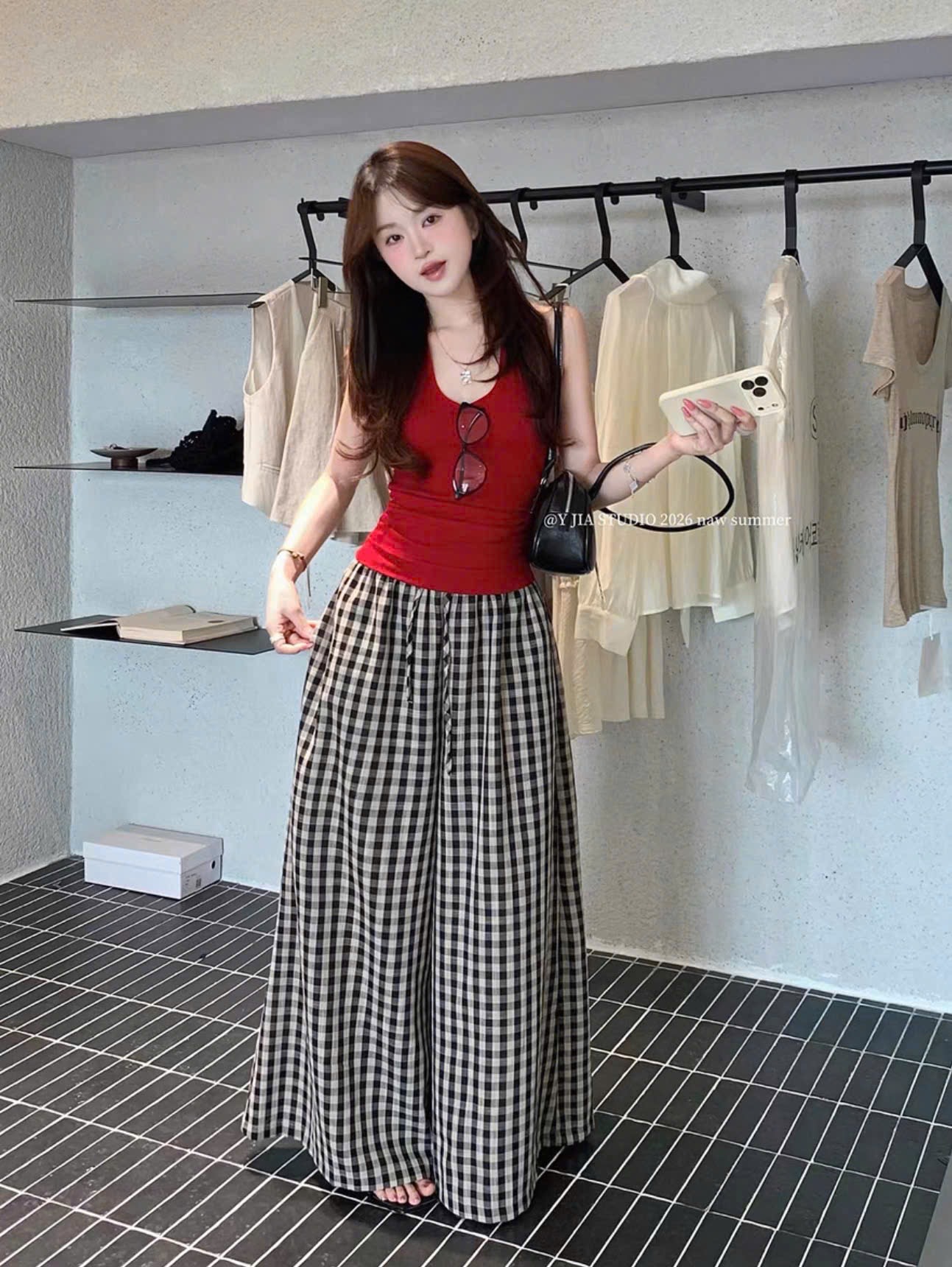 Set1037-Set áo dây đỏ phối quần kẻ suông