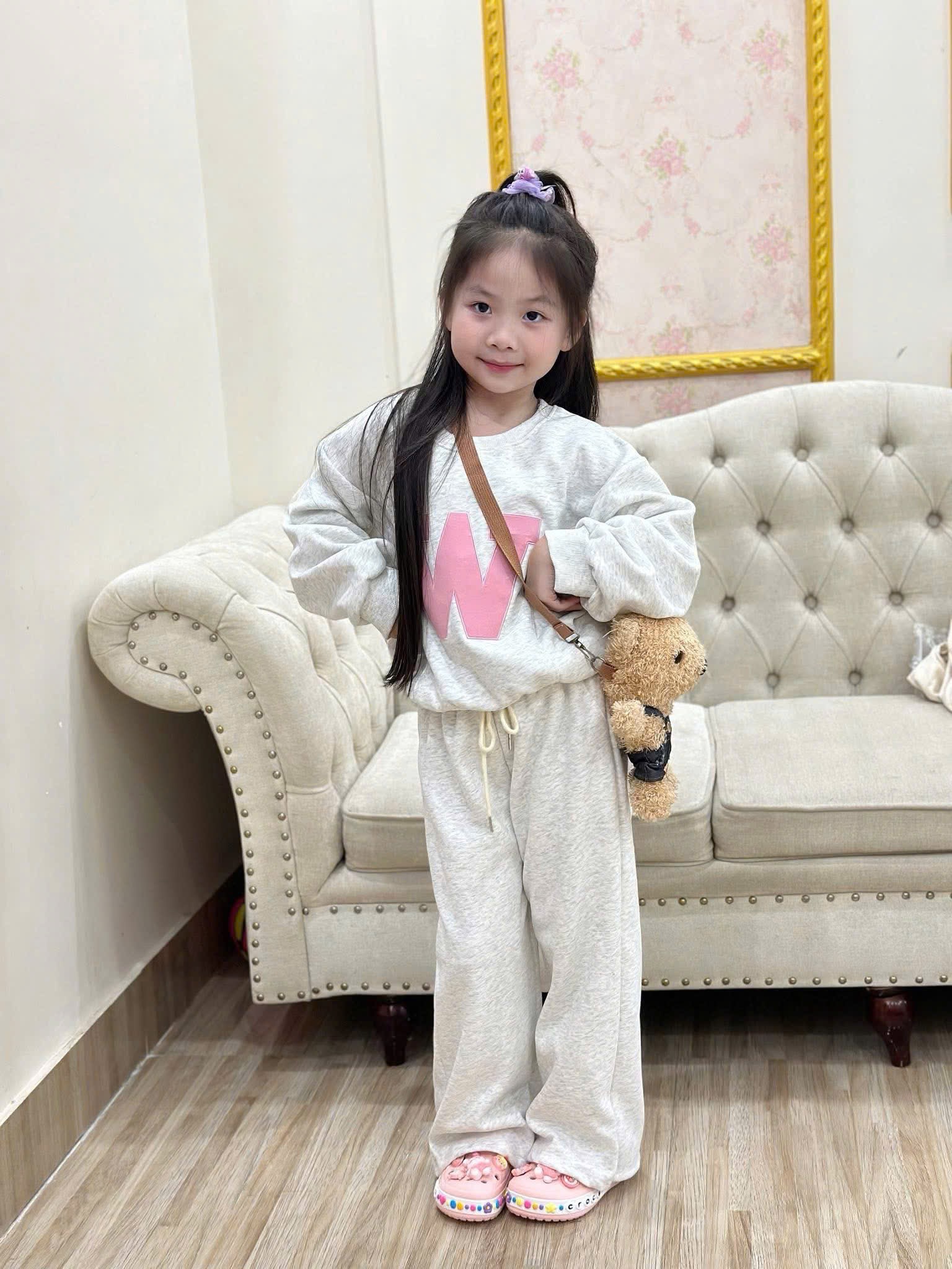 [Max 39kg] Bt725- Bộ nỉ mèo hồng quần suông bé gái màu ghi