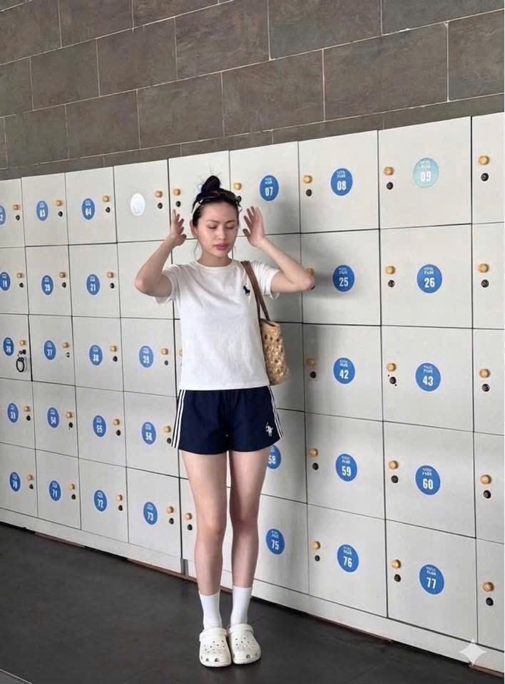 Set929- Set áo cộc trơn cổ tròn mix quần short gió thêu