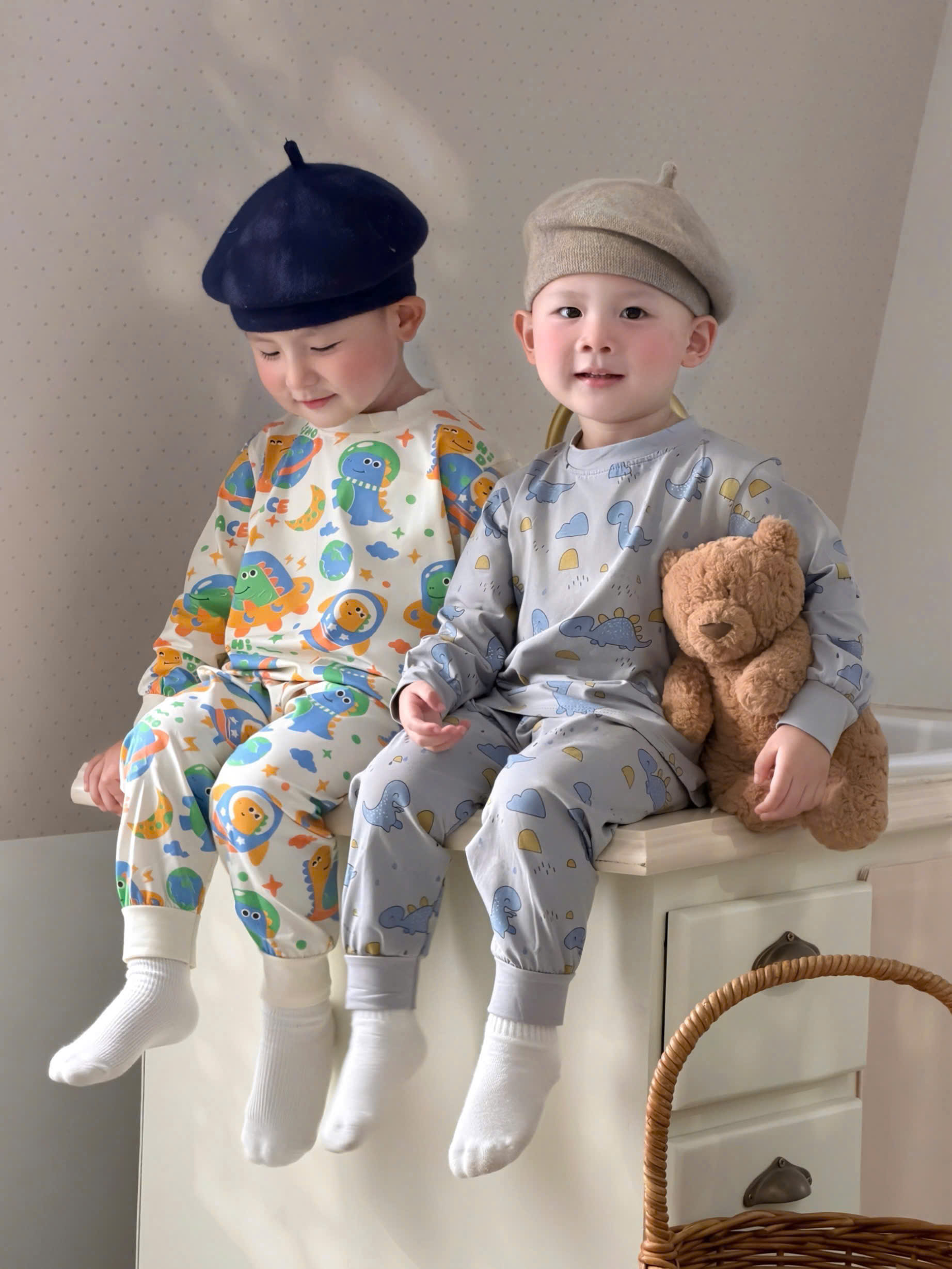 BT1022-combo 2 bộ cotton dài tay KHỦNG LONG VŨ TRỤ trẻ em