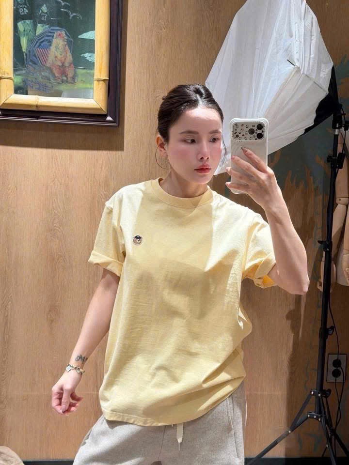 A565-Áo thun suông màu vàng nhạt thêu gấu hàng nhà máy đủ tem