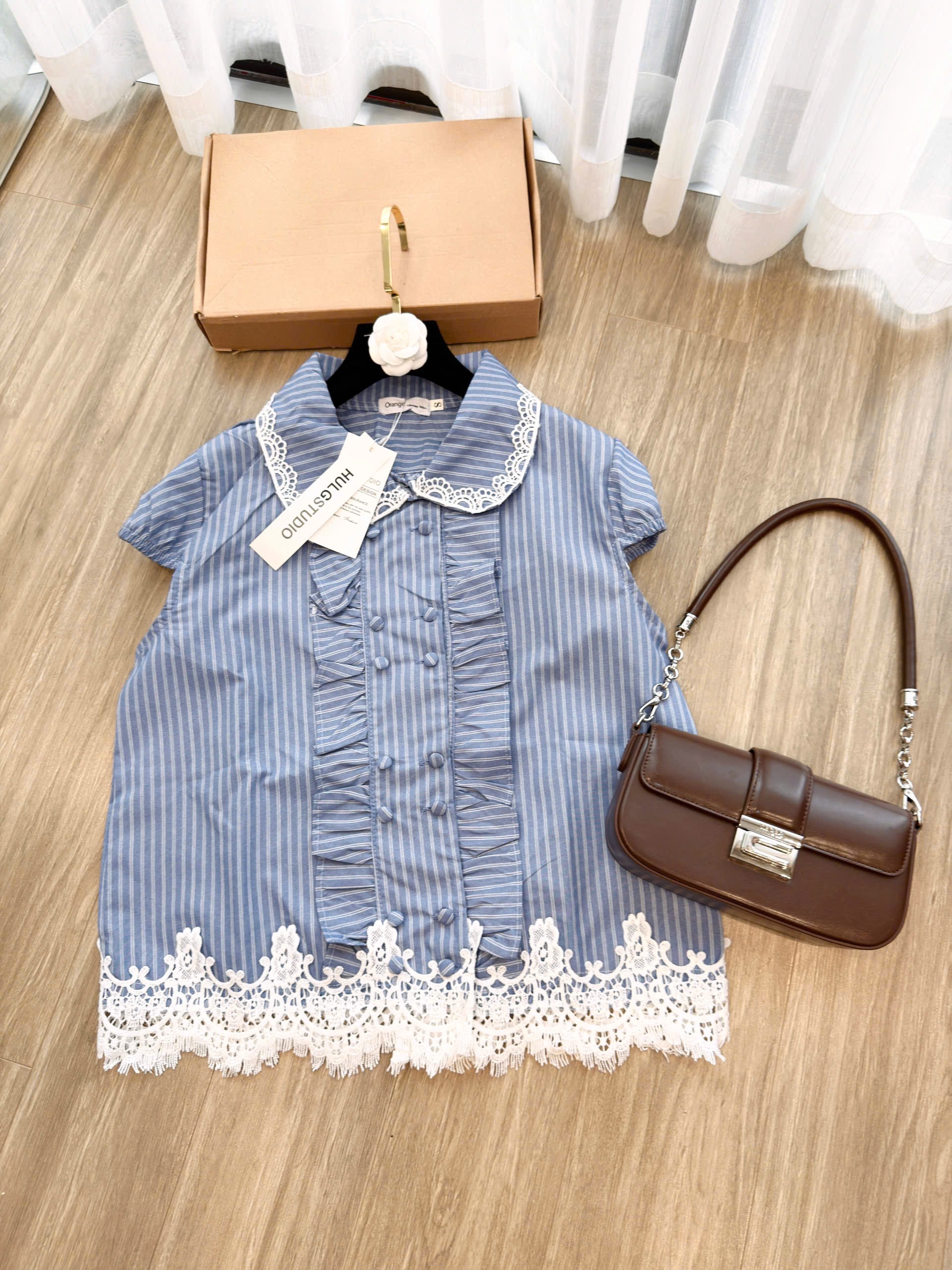 A582- Áo sơ mi kẻ chân ren cúc bọc chất thô mềm