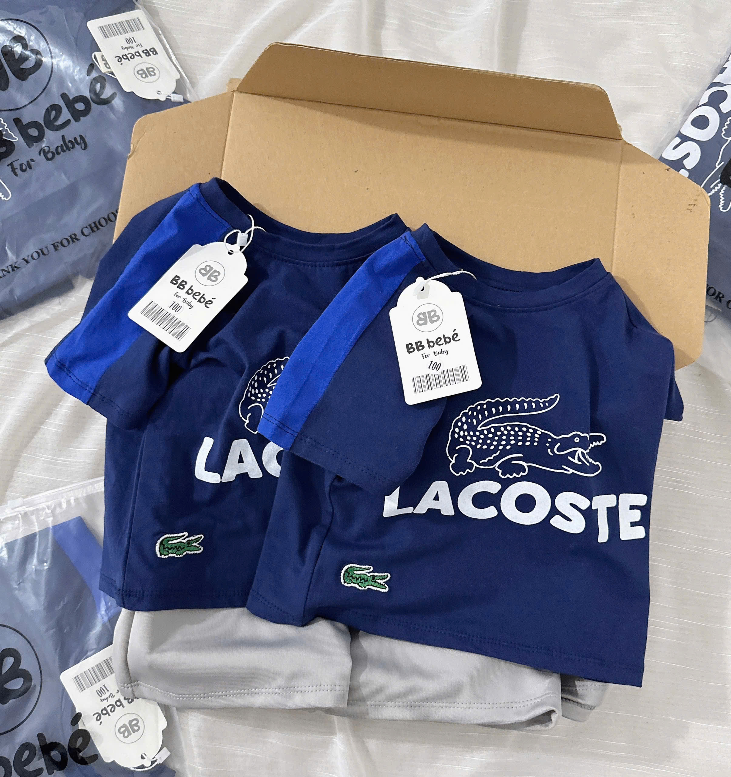BT269-Bộ LACOSTE xanh ghi logo thêu bé trai ( áo cotton mix quàn nỉ)