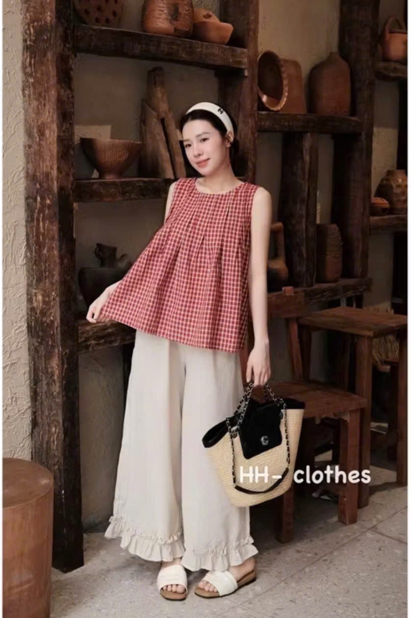 Set928- Áo BBD kẻ đỏ mix quần line suông màu be