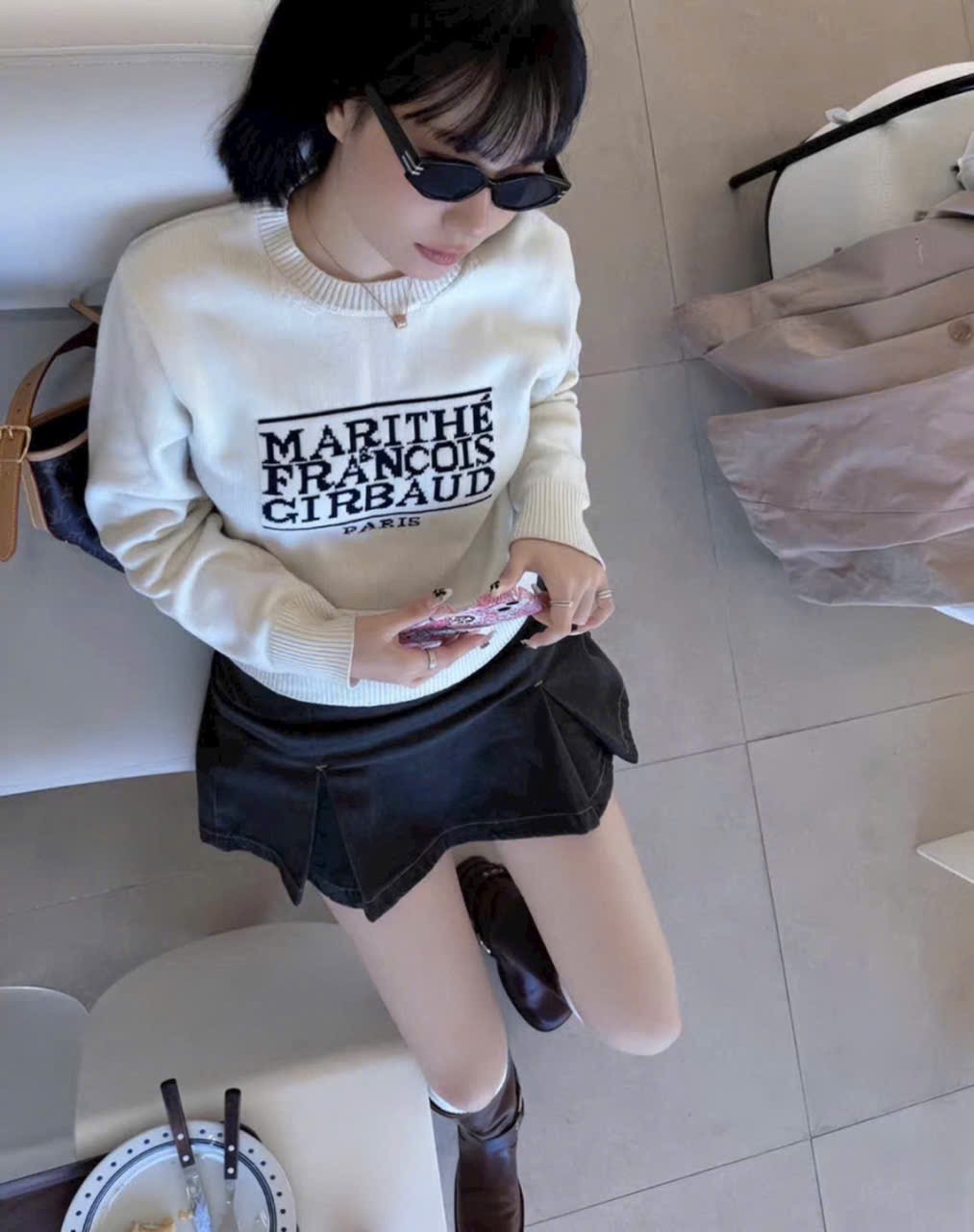 A458- Áo len cổ tròn in chữ xanh-trắng full tem