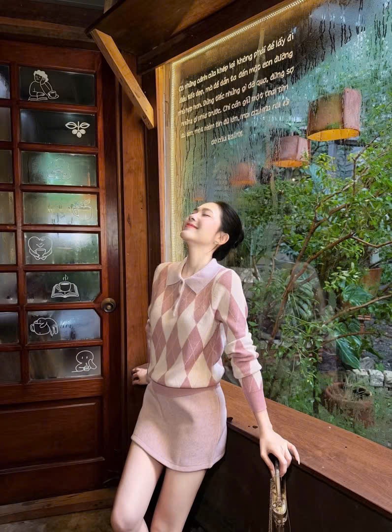 A792- Ao len trám Hồng dài tay full tem Camilla