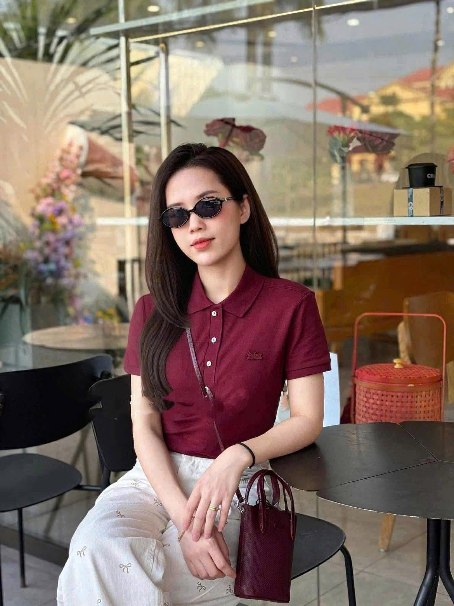 A576- Áo polo chất LA Tốt đỏ mận full tem