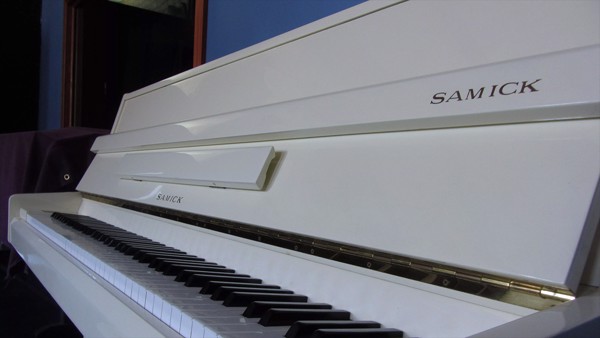 TÌM HIỂU VỀ ĐÀN PIANO NGOÀI DÒNG