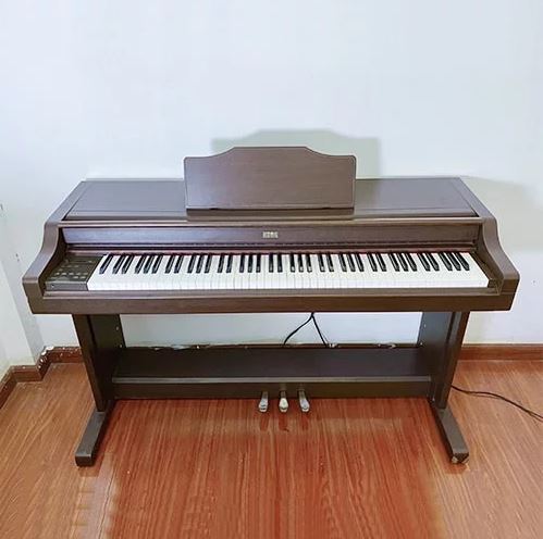 PIANO KORG C6000
