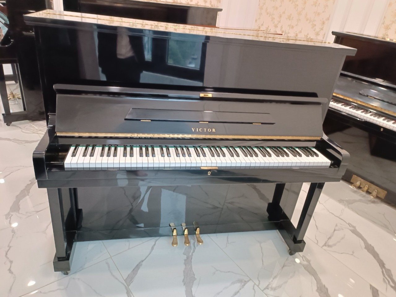 PIANO VICTOR V51