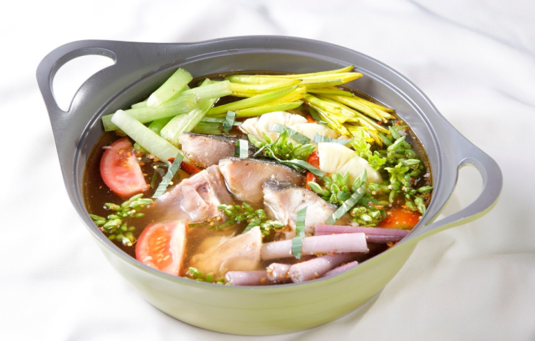Cách nấu lẩu cá bớp măng chua miền trung thơm ngon đậm đà