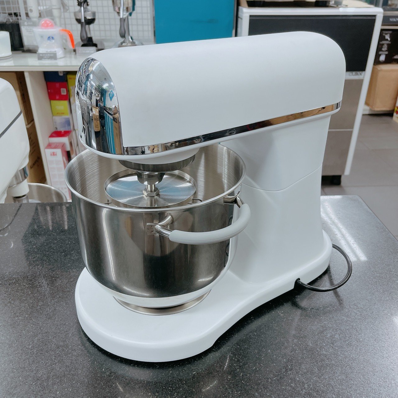 Máy trộn bột đa năng HMSBK H70 800W 7L - Vàng