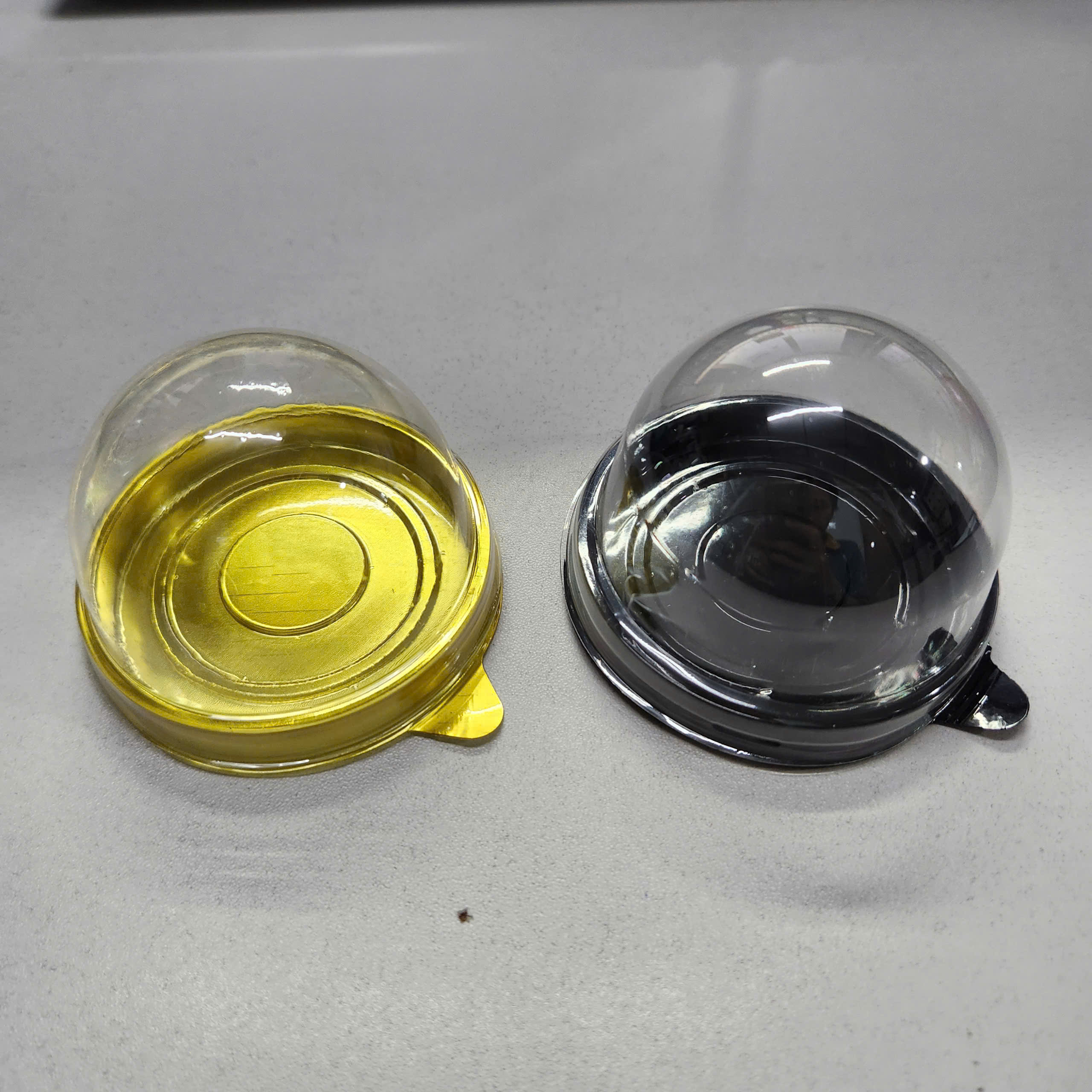 Trung Thu - Hộp bánh nhựa - Cầu - Đế đen ,vàng (Lốc 50c)