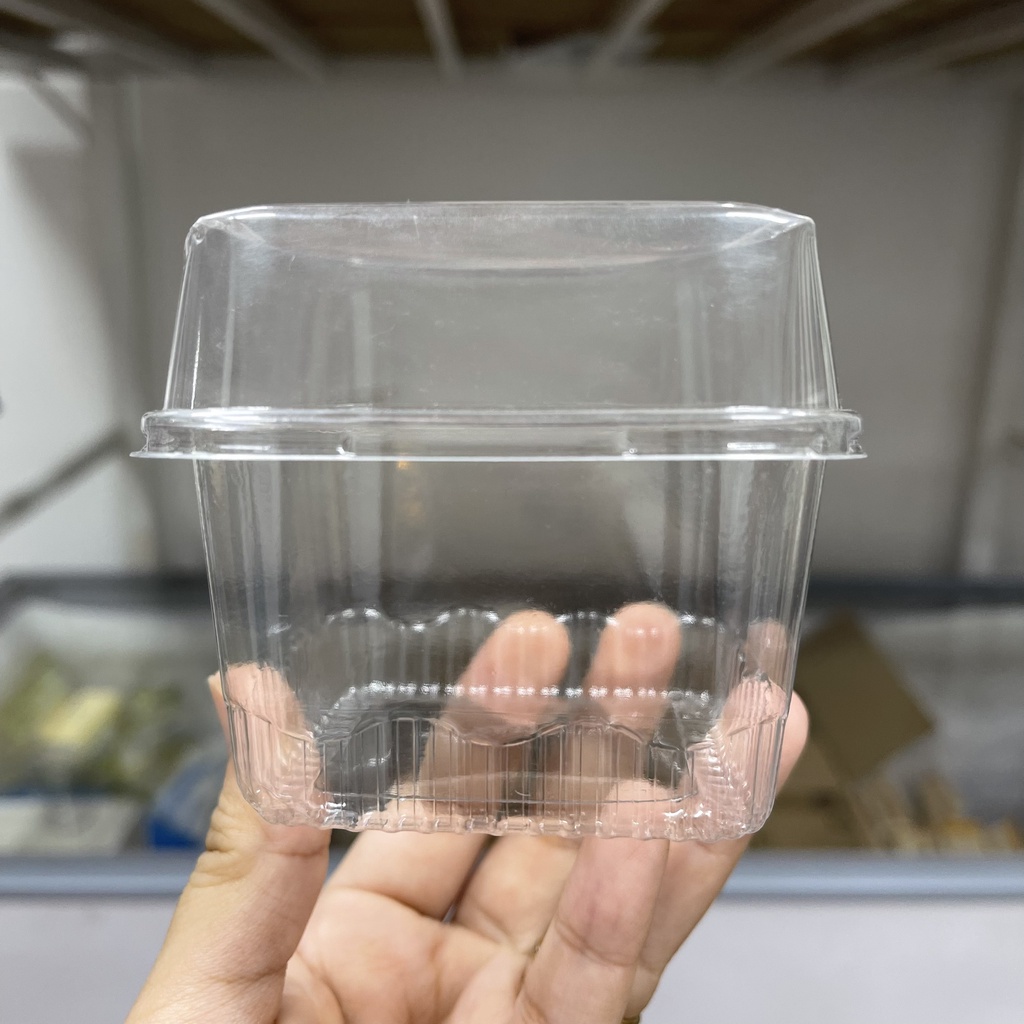 Hộp nhựa mousse vuông 7x7x7.5 XY585 (100c kèm nắp)