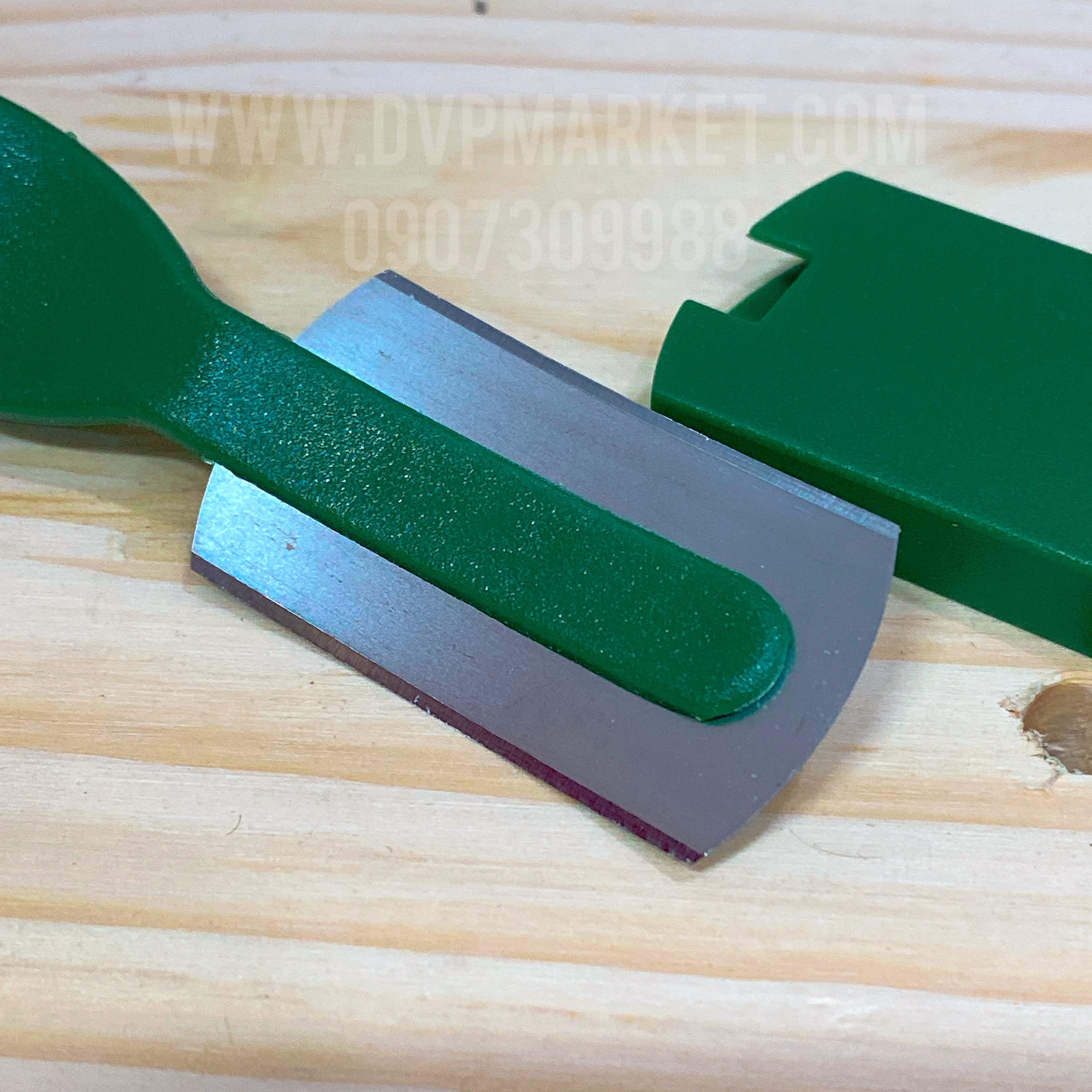 Dao rạch bánh mì thường