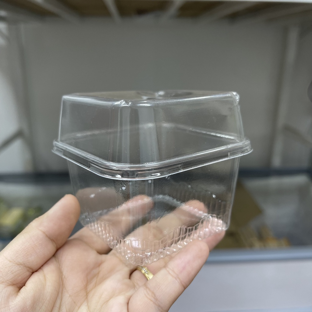 Hộp nhựa mousse vuông 7x7x7.5 XY585 (100c kèm nắp)