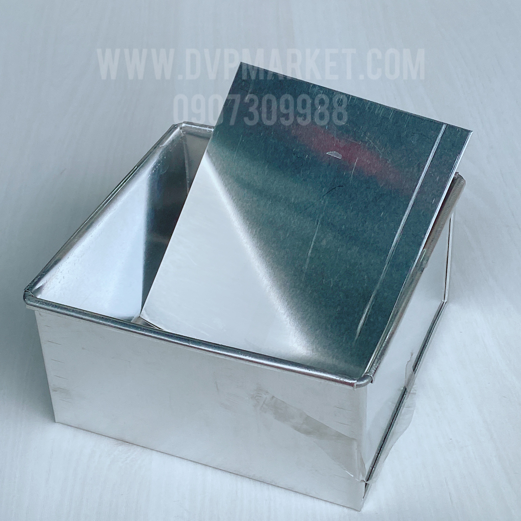 Khuôn nhôm vuông đáy rời 26cm