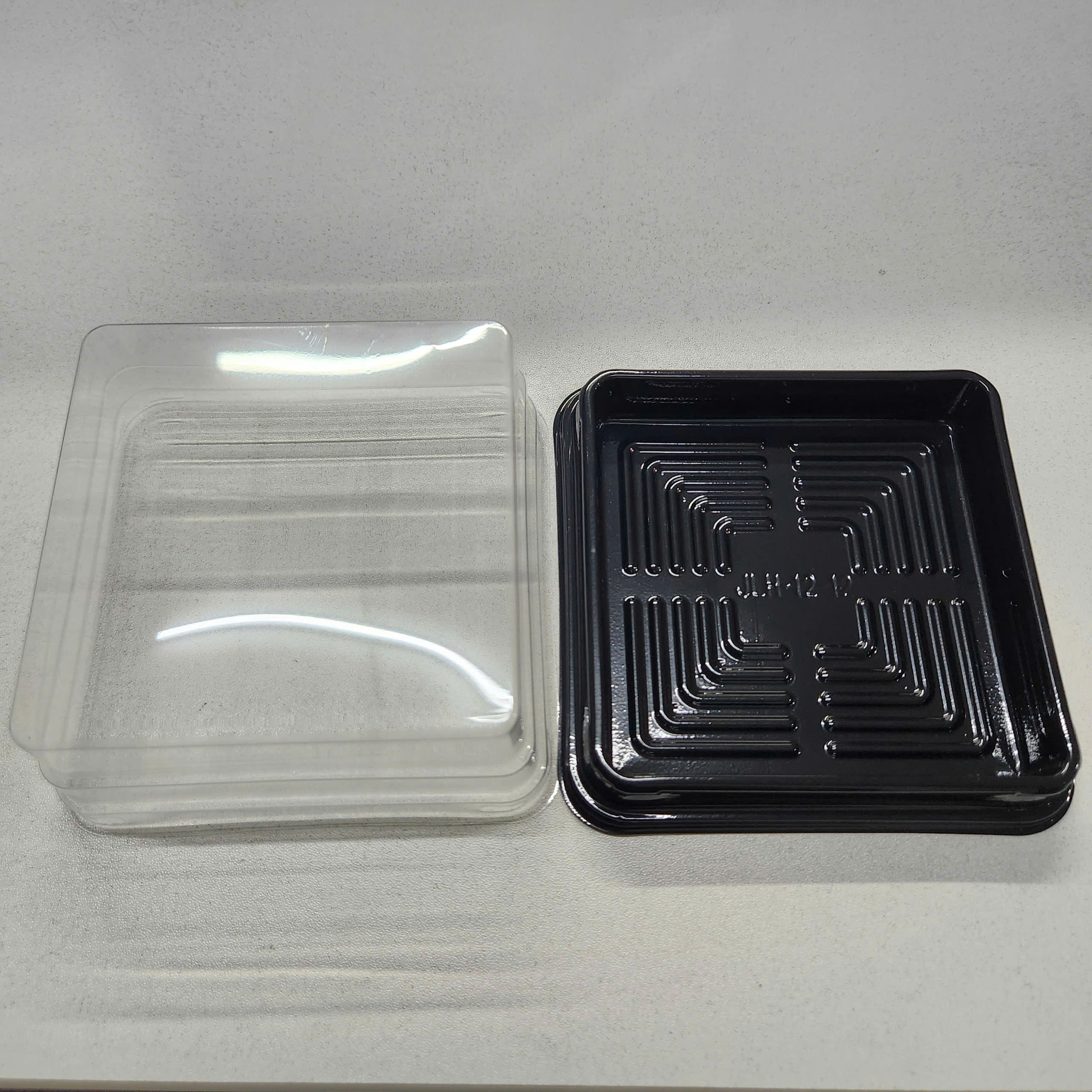 Trung Thu - Hộp bánh nhựa - Vuông  - Đế đen - XY12-12 - 250g (Lốc 50c)