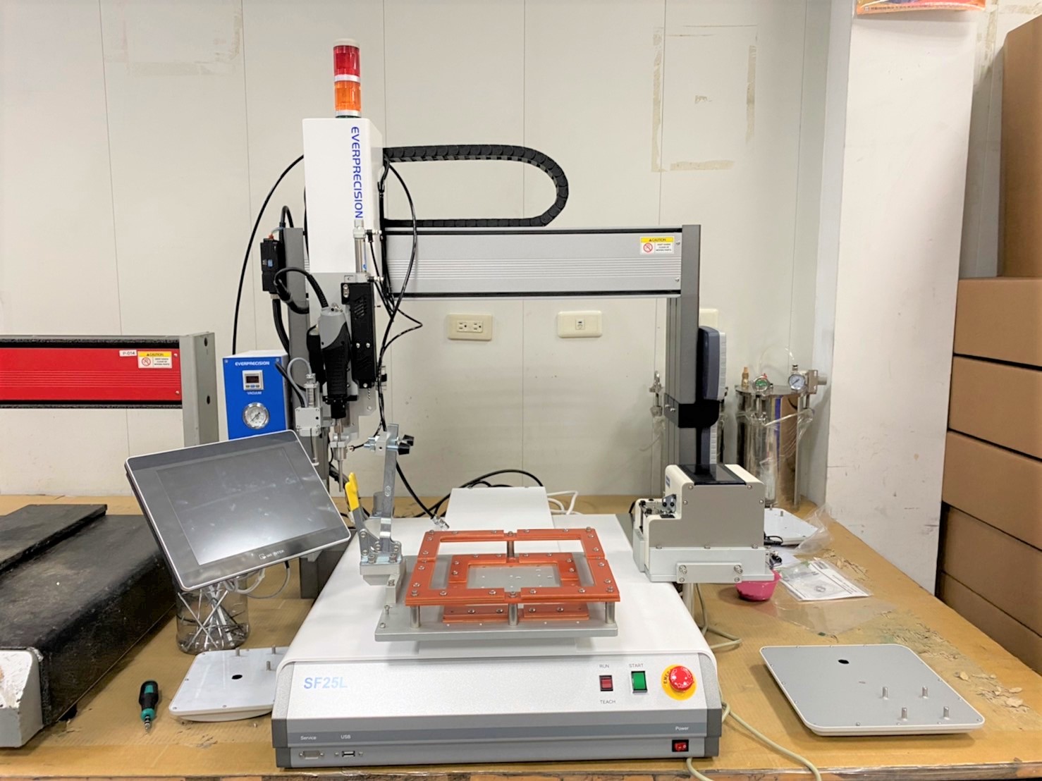 Automatic lock screw machine