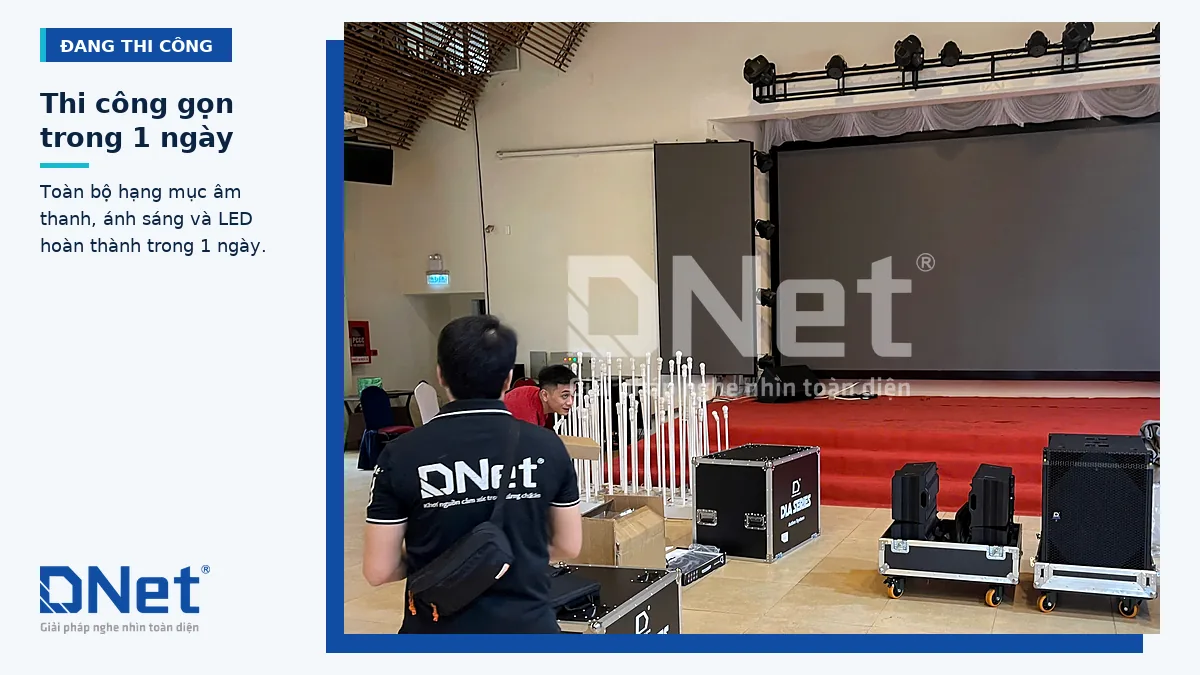 Đội kỹ thuật DNet tập kết thiết bị trước sân khấu màn hình LED