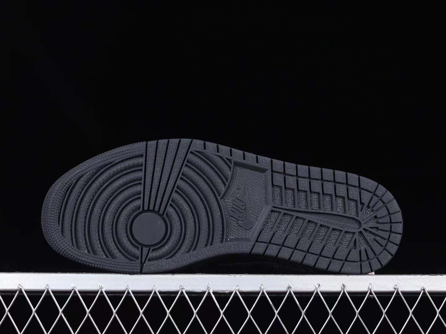 aj1 low triple black