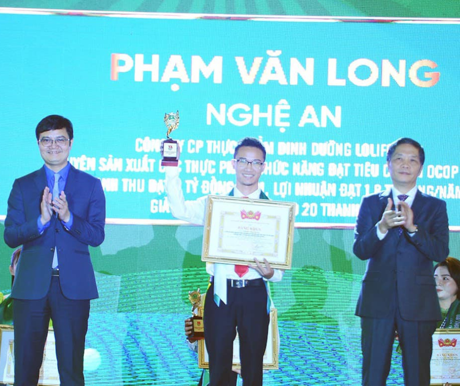 LÃNH ĐẠO LOLIFOOD NHẬN GIẢI THƯỞNG   LÃNH ĐẠO LOLIFOOD NHẬN GIẢI THƯỞNG