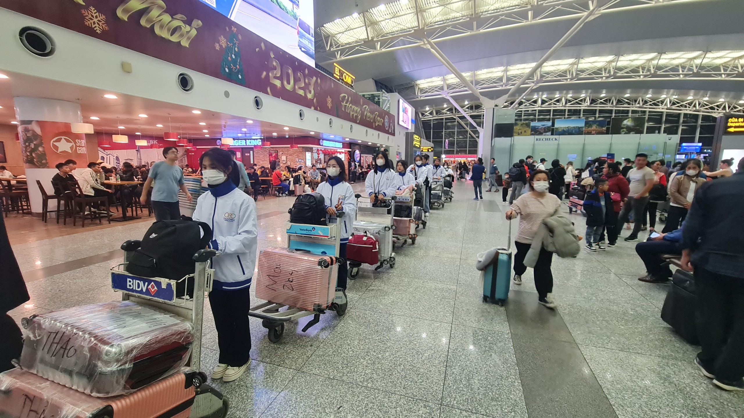 CHUYẾN BAY NGÀY CUỐI NĂM MANG THẬT NHIỀU CẢM XÚC
