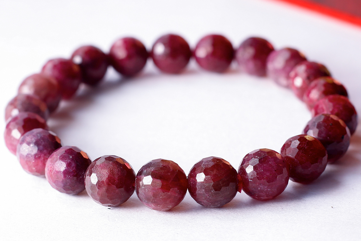 Trang sức đá Ruby - Vẻ đẹp CAO CẤP SANG TRỌNG, QUÝ PHÁI nhưng không kém phần MAY MẮN