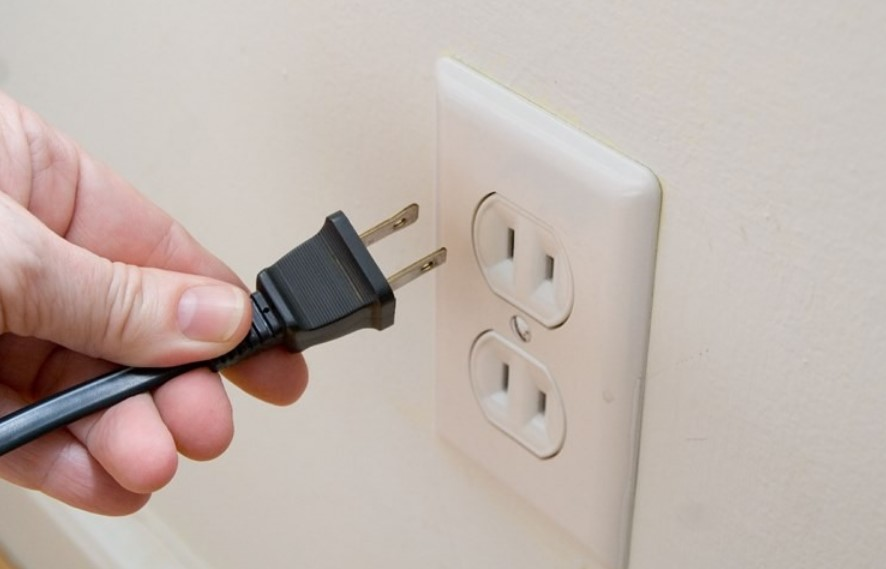 Cách đơn giản hơn là ngắn nguồn điện tivi và chờ 2 - 5p