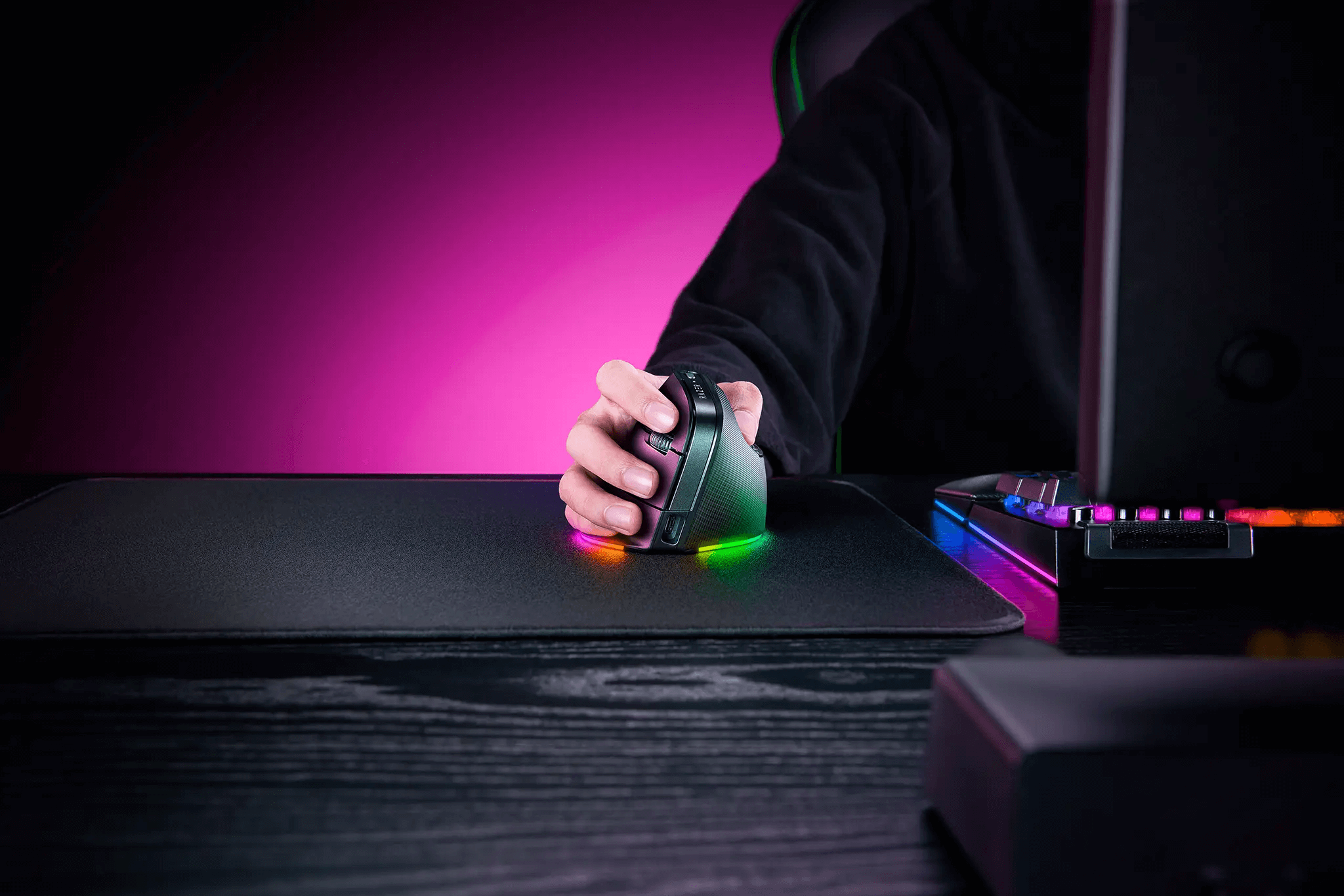 Razer Pro Click V2 Vertical Edition chuột dọc đầu tiên của Razer