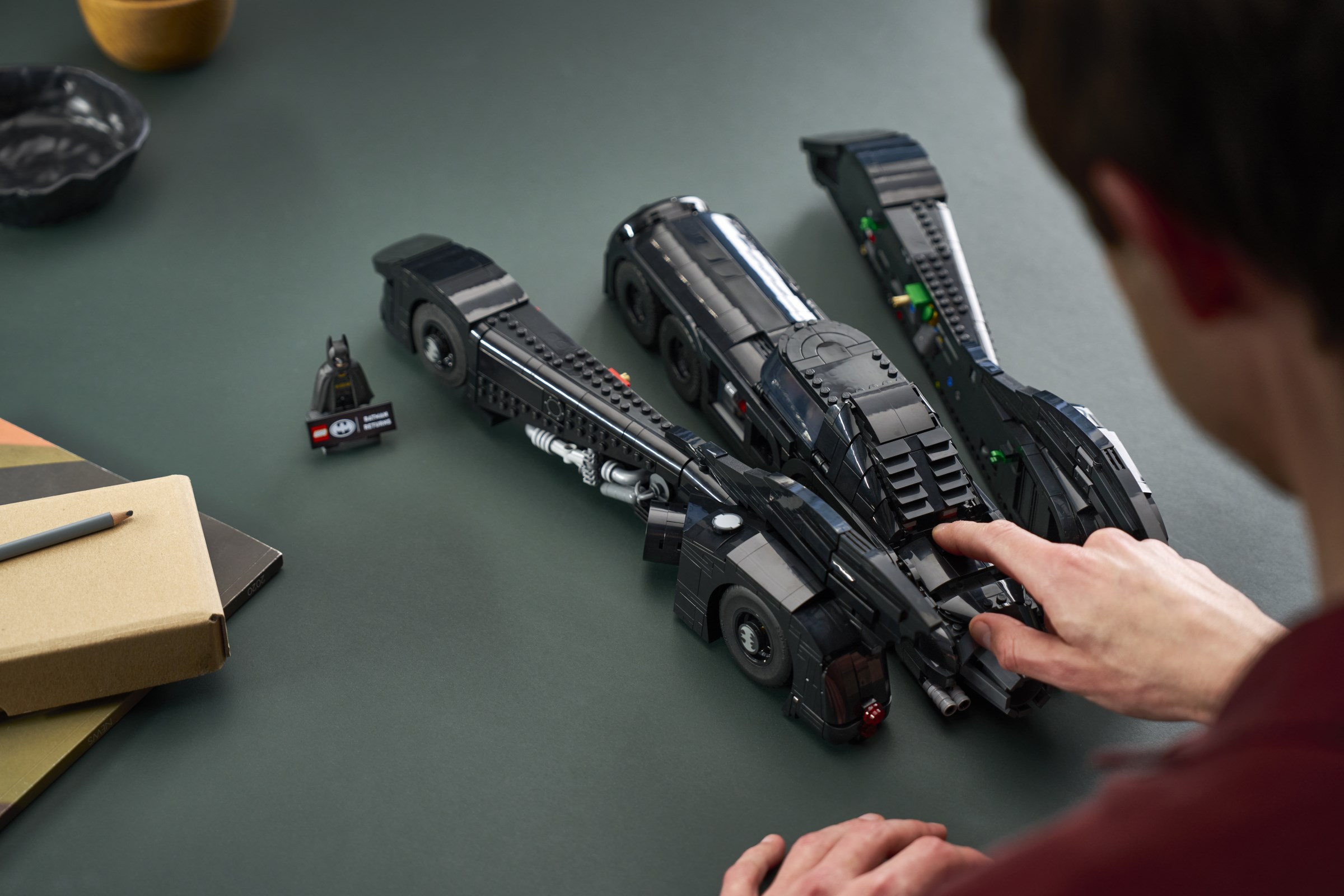 Bộ Mô Hình Lắp Ráp LEGO DC Xe Batmobile Batman Returns #76355