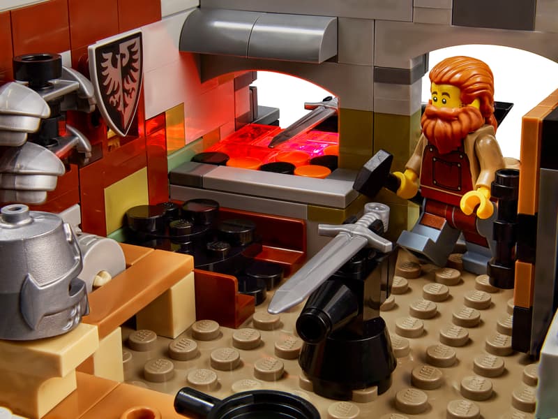 Bộ Mô Hình LEGO Ideas Lò Rèn Thời Trung Cổ #21325