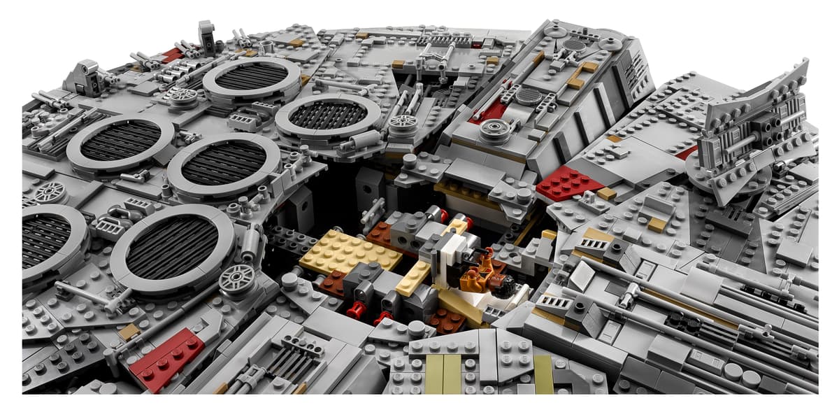 Bộ Mô Hình LEGO Star Wars Millennium Falcon Ultimate Collector Series #75192