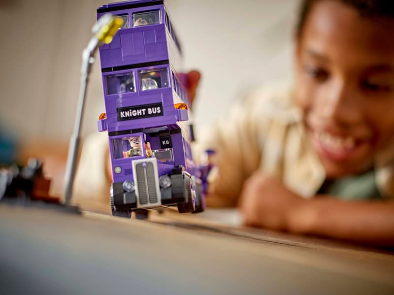 Bộ Mô Hình Lắp Ráp LEGO Xe Bus Hiệp Sĩ #76446