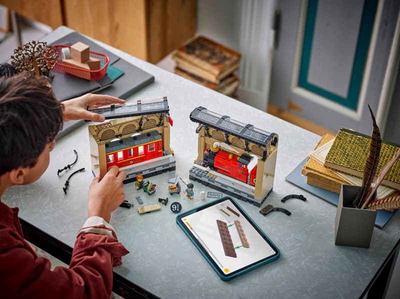 Bộ Mô Hình Lắp Ráp LEGO Chặn Sách Tàu Hogwarts #76450