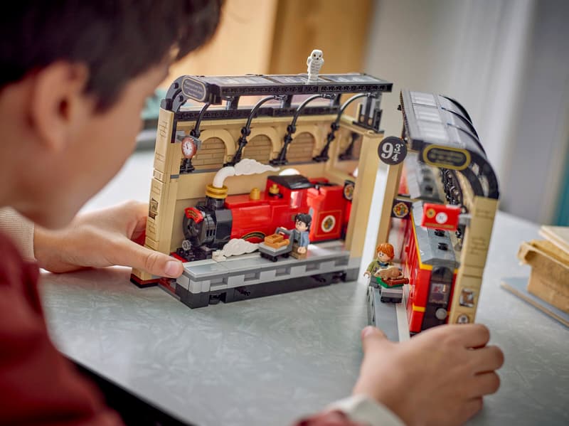 Bộ Mô Hình Lắp Ráp LEGO Chặn Sách Tàu Hogwarts #76450