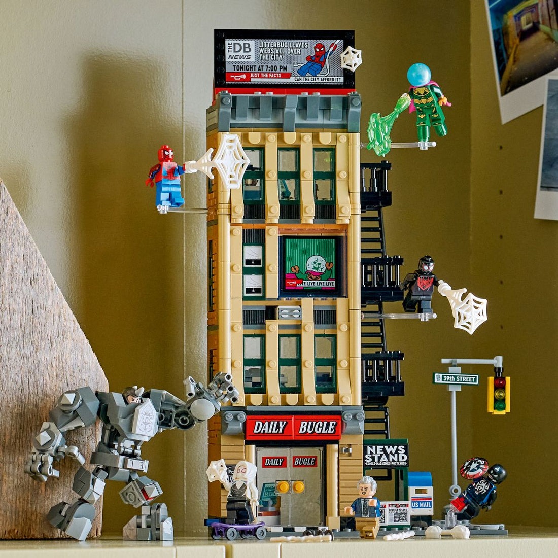 Bộ Mô Hình LEGO SUPERHEROES Spider-Man vs. Mysterio: The Daily Bugle #76342