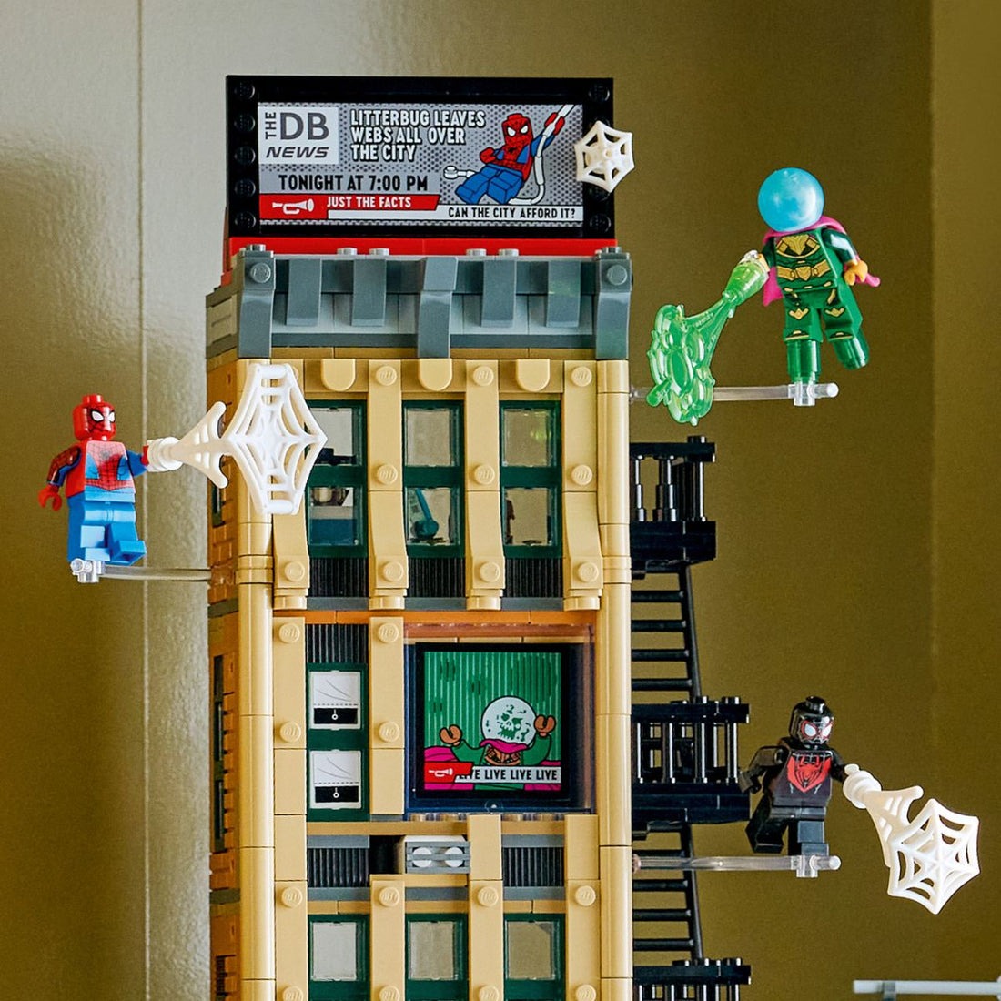 Bộ Mô Hình LEGO SUPERHEROES Spider-Man vs. Mysterio: The Daily Bugle #76342