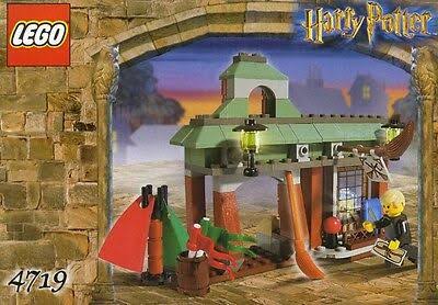 Bộ Mô Hình LEGO Harry Potter: Cửa Hàng Dụng Cụ Quidditch #4719