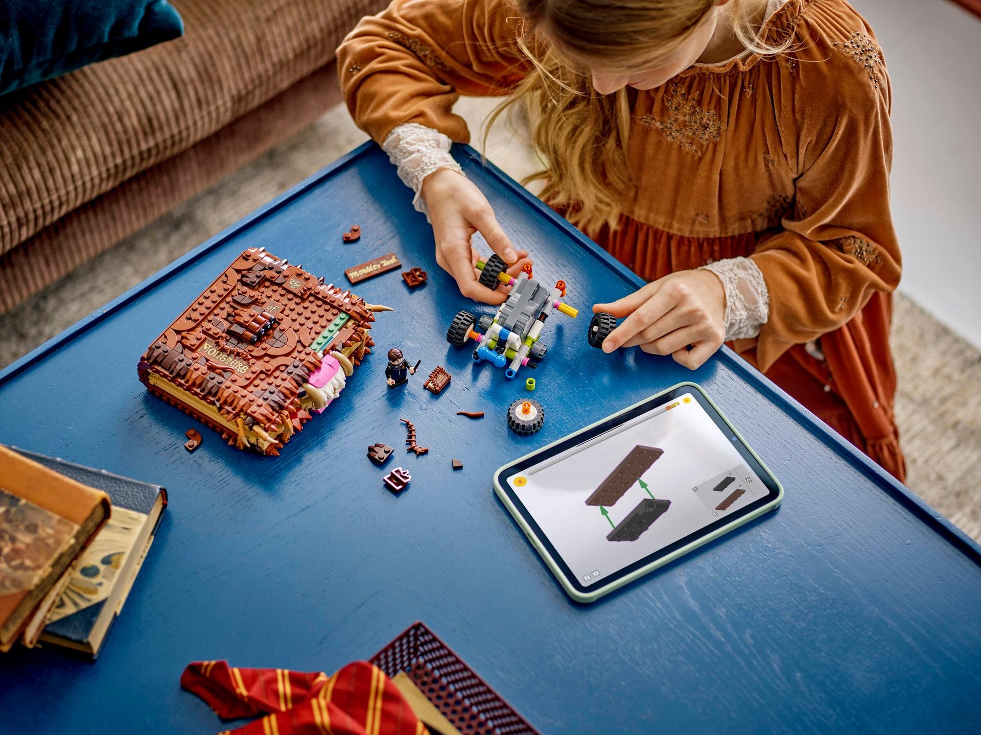 Bộ Mô Hình Lắp Ráp LEGO Cuốn Sách Quái Vật Cắn Kẻ Thù #76449