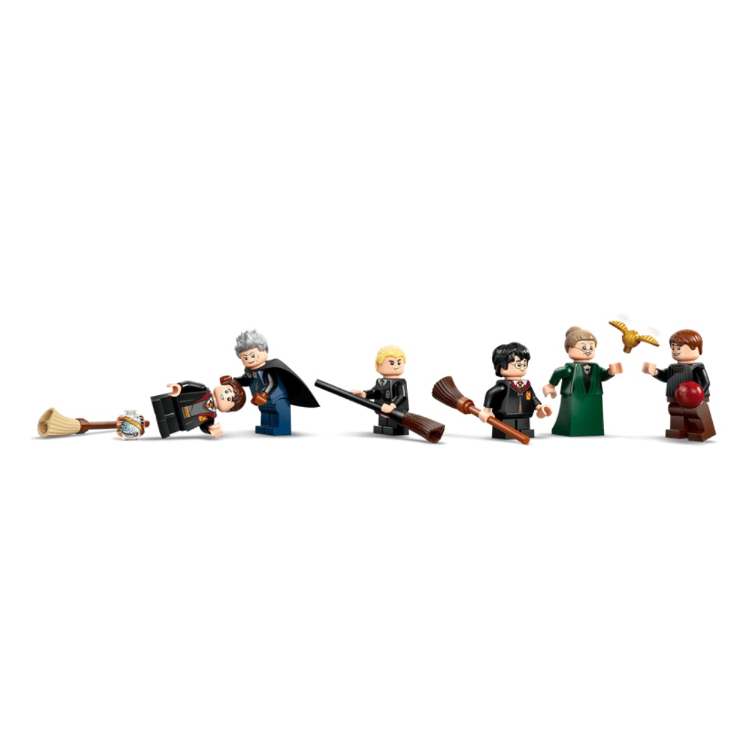 Bộ Mô Hình Lắp Ráp LEGO Harry Potter Lớp Học Bay Hogwarts #76447