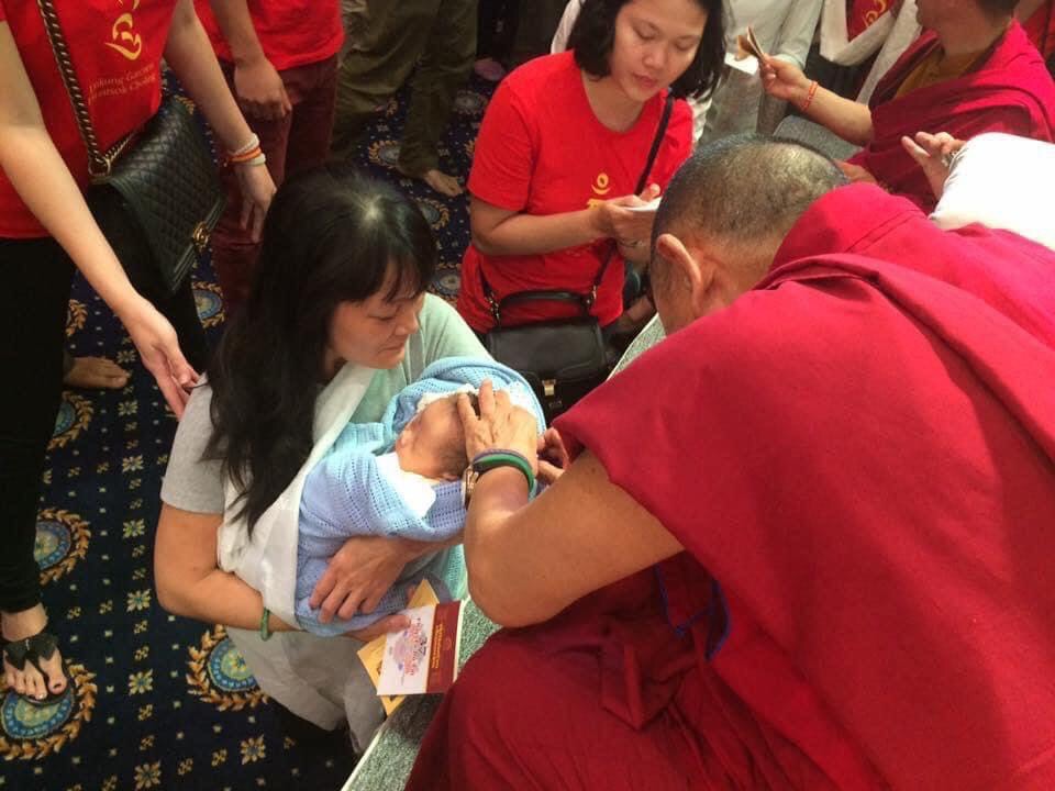LỊCH SỬ TRUYỀN QUY Y CỦA GARCHEN RINPOCHE